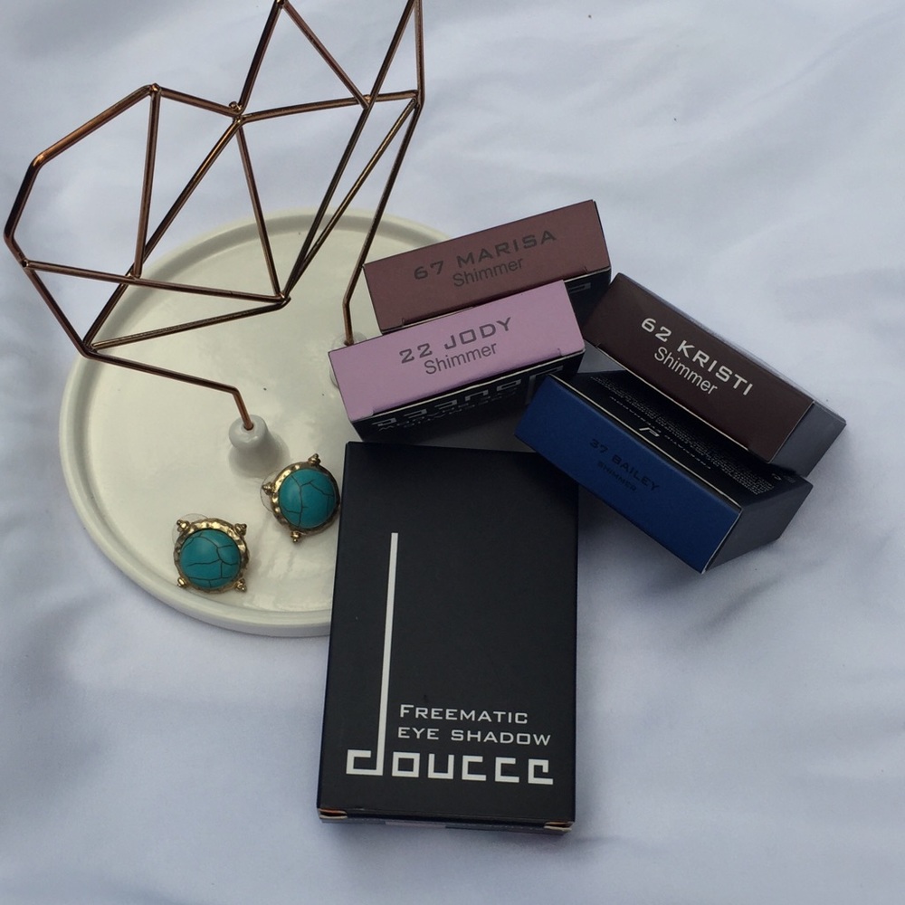 NEW! Freematic Eyeshadow palette Bundle